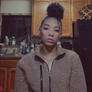 Meet your Posher, Destiny